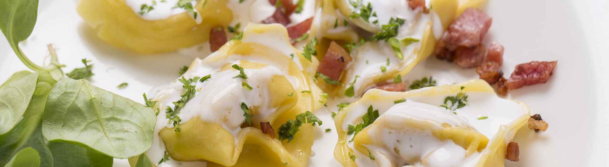 ricetta Tortellini con panna, pancetta e zafferano con pasta fresca