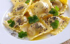 Tortelli di zucca con semi di papavero