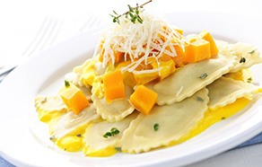 Tortelli di zucca con crema allo zafferano e arancia