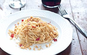 Tagliolini con acciughe e mollica