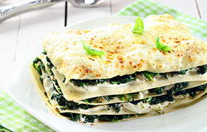Lasagna bianca con salsiccia e spinaci
