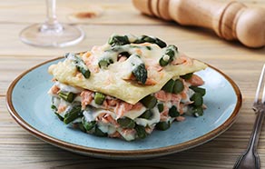 Lasagne con asparagi, salmone e gamberi
