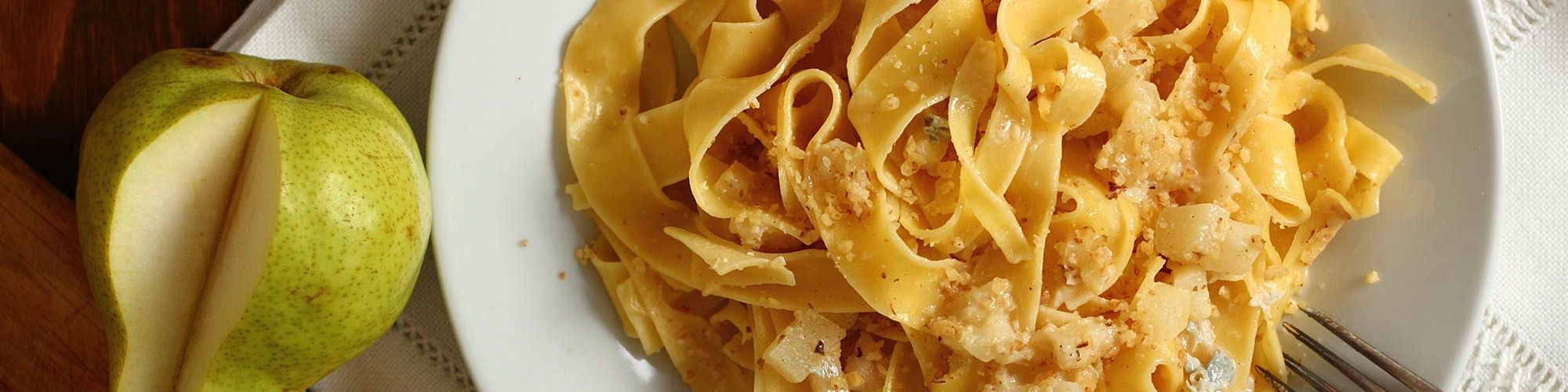 ricetta Pappardelle al gorgonzola, pere e noci con pasta fresca