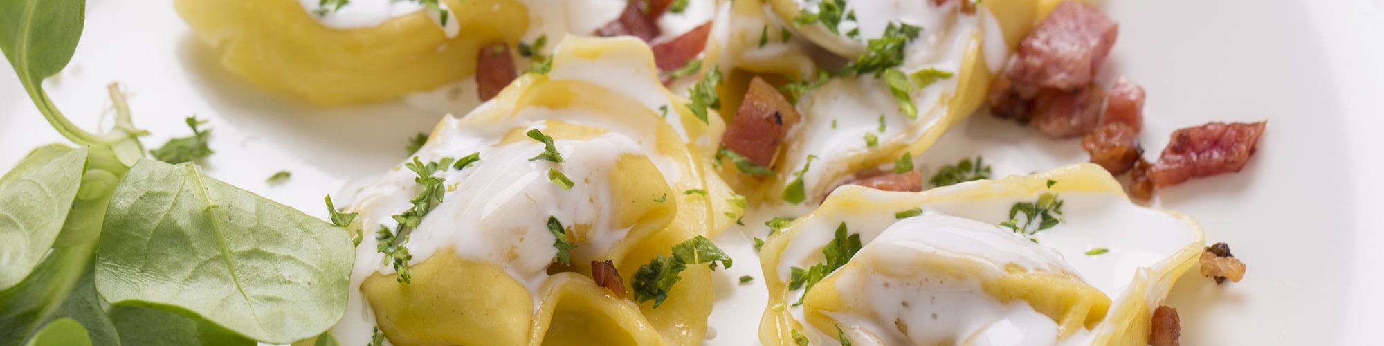 ricetta Tortellini con panna, pancetta e zafferano con pasta fresca