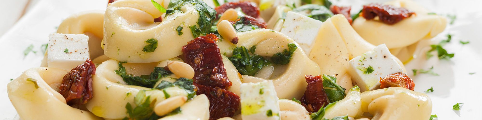 ricetta Tortelloni con feta, pinoli e pomodori secchi con pasta fresca