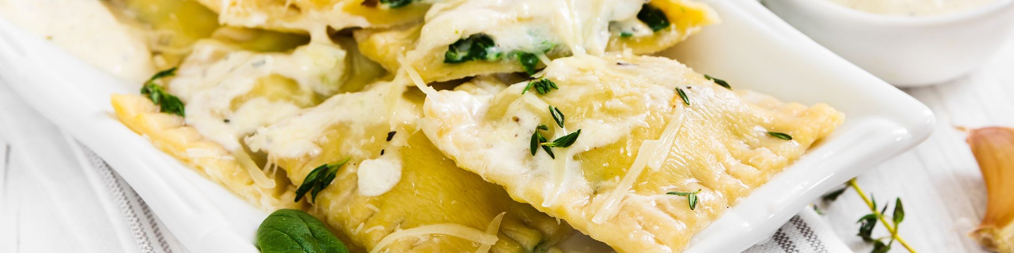 ricetta Ravioloni ricotta e spinaci alla crema di parmigiano con pasta fresca