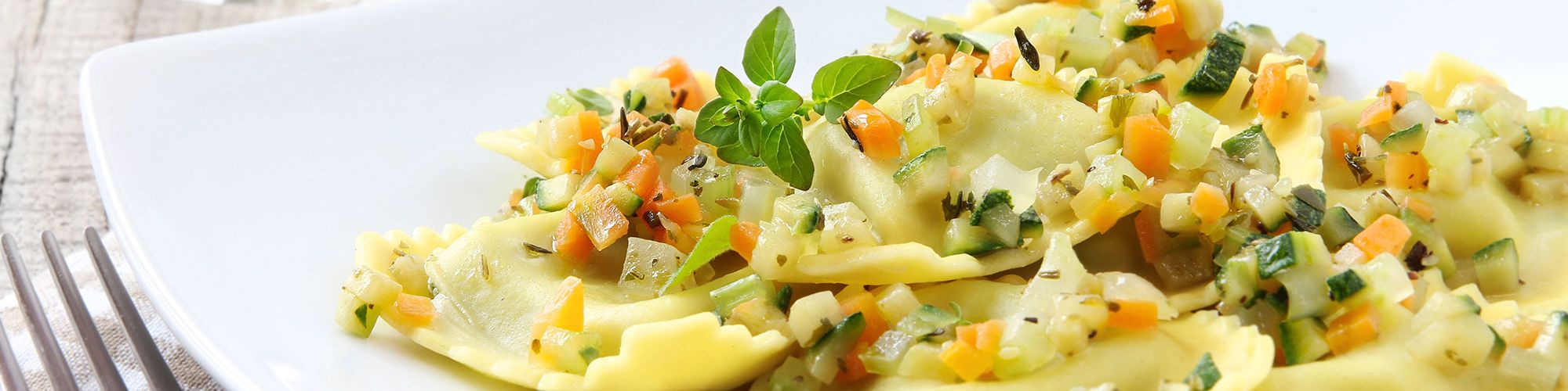 ricetta Ravioloni con dadini di verdure con pasta fresca