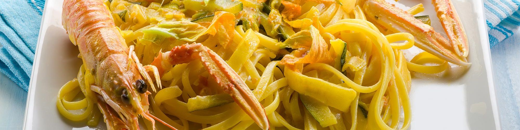 ricetta Tagliolini con scampi, fiori di zucca e zafferano con pasta fresca