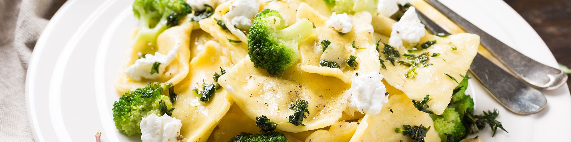 ricetta Ravioli con broccoli, caprino ed erbe con pasta fresca