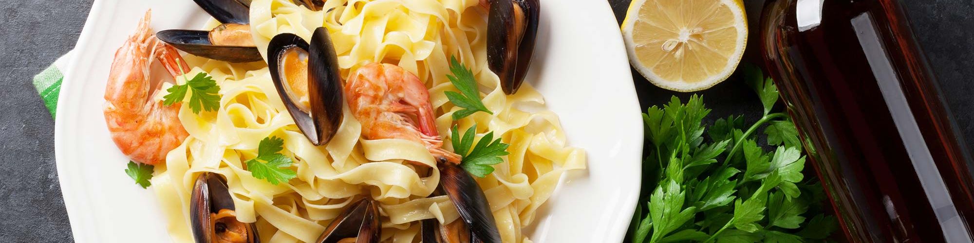 ricetta Tagliatelle con cozze, gamberi e limone con pasta fresca