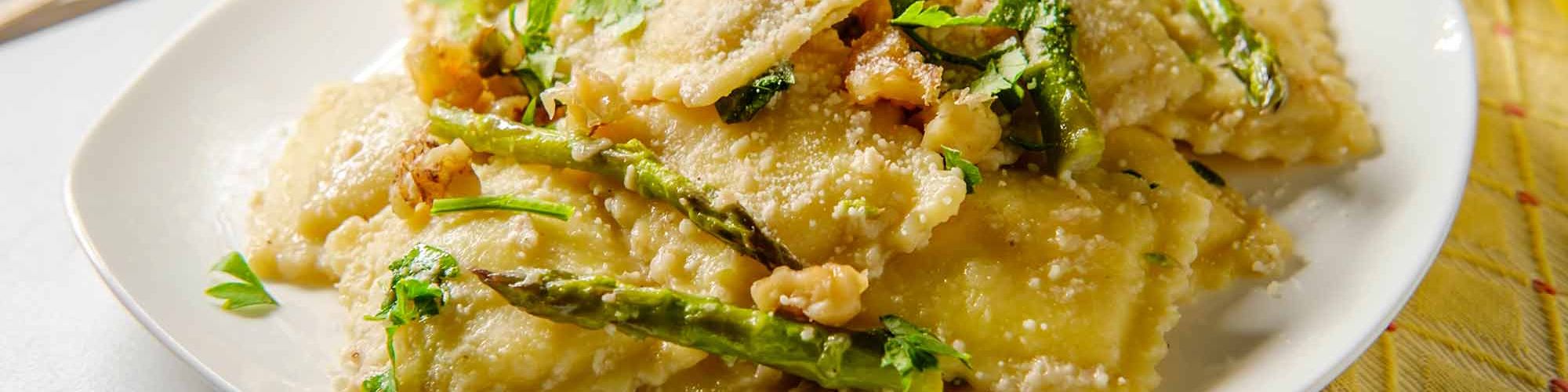ricetta Ravioloni con asparagi, noci e burro al limone con pasta fresca