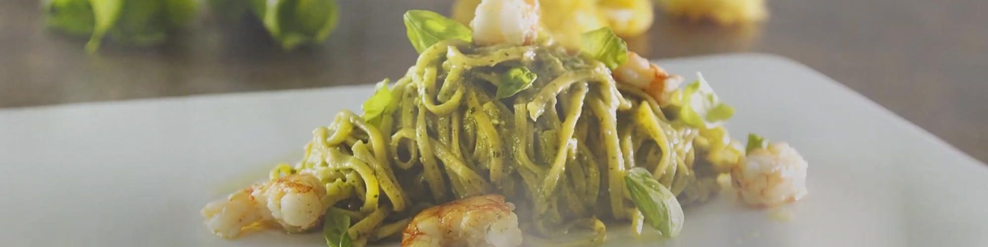 ricetta Tagliolini con Pesto e Gamberi con pasta fresca