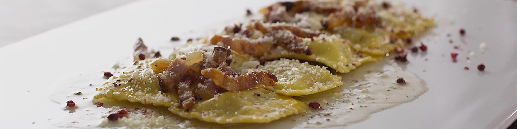 ricetta Tortelli alla zucca con salsa alla gricia e pepe rosa con pasta fresca